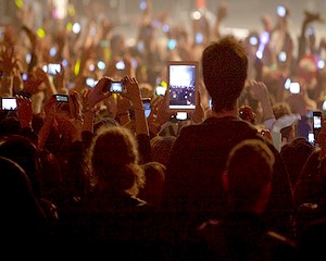 2 milliárd ember a mobilinterneten