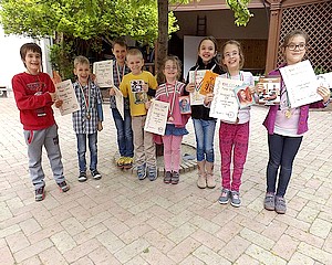 Tojáshéj a fenekükön - érem a nyakukban 
