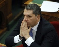 Orbán miatt lett elege a miniszterségből Lázárnak?