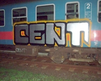 Vasúti vagont graffitiző fiatal