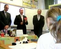 A Dr. Card mindent tudhat rólunk 