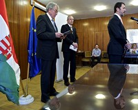 Jelentős fizetésemelés az egészségügyben