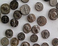Ókori érmék a poggyászban