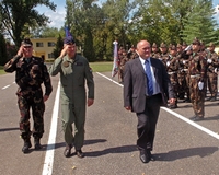 Minek a dadusnak bébiszitter?