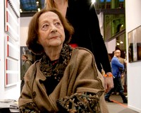 Párizsban átvette férje díszpolgári címét Lucien Hervé özvegye