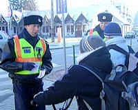 Januártól rendőr viszi vissza az iskolába a lógós diákot
