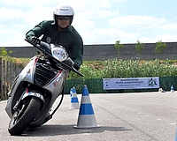 Motoros jogosítvány csak 16 éves kortól