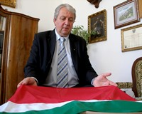 Folytatódik Vásárhelyen a zászlóigénylés