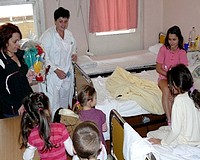 A Koczka Kézisuli ajándékokkal lepte meg a beteg gyerekeket