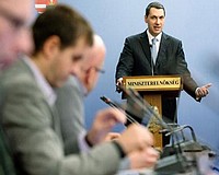Lázár János kormánybiztosként látja el az NFÜ elnöki feladatkörét
