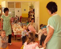 Bérpótlékot kapnak a szociális területen dolgozók