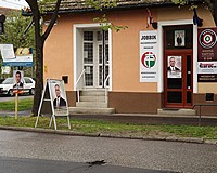 A Fidesz szerint azonosították a plakátrongálokat  