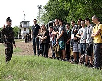 Vásárhelyi diákok a lőgyakorlaton