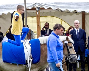 Balog Zoltán miniszternek lovasterápia-bemutatót tartottak a vásárhelyiek  